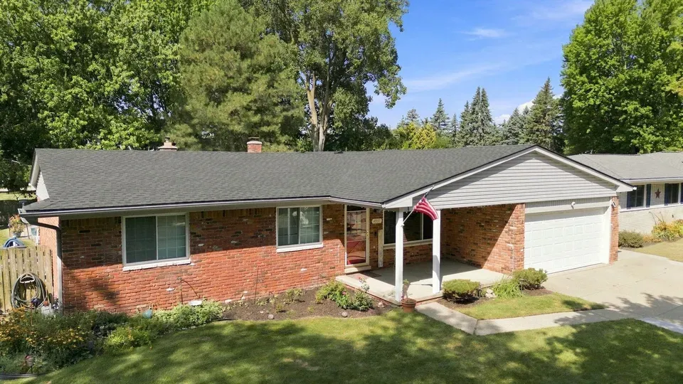 4 Bed 2 Bath Established Mid-Century Residence in Troy, MI - 5