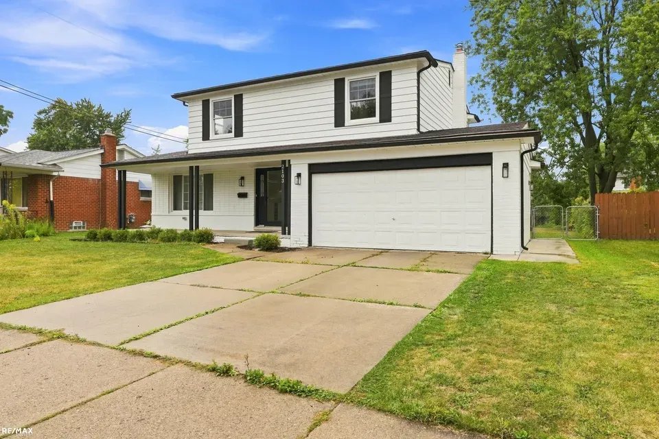 4 Bed 2 Bath Established Mid-Century Residence in Troy, MI