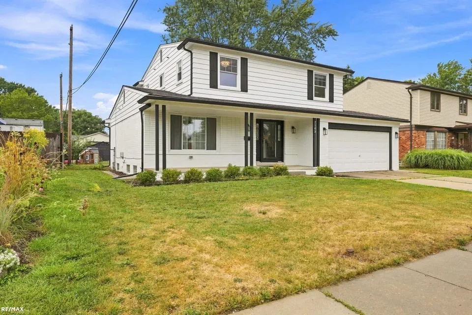 4 Bed 2 Bath Established Mid-Century Residence in Troy, MI - 2