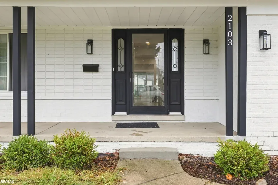 4 Bed 2 Bath Established Mid-Century Residence in Troy, MI - 3