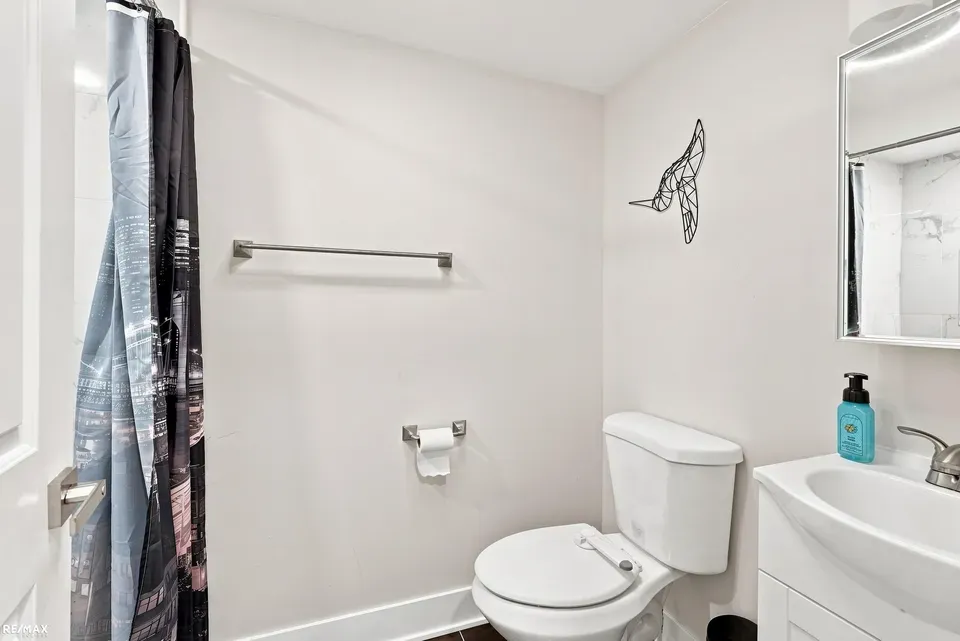 4 Bed 2 Bath Established Mid-Century Residence in Troy, MI - 5