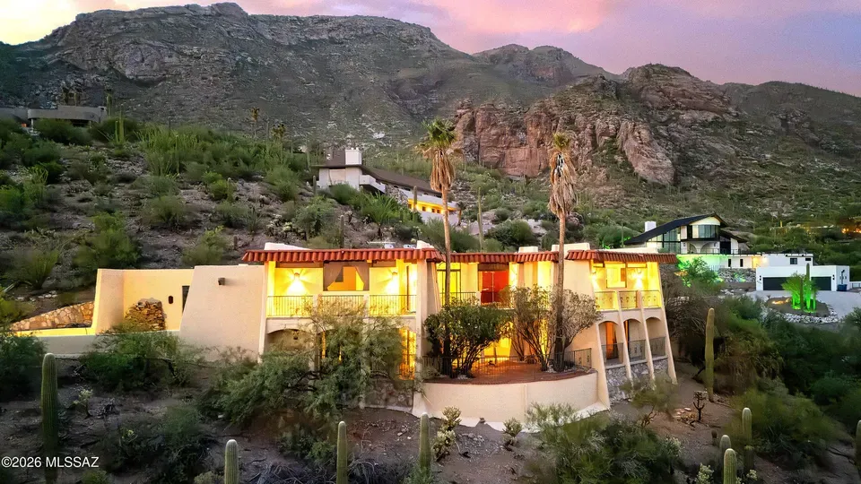 4 Bed 2 Bath Established Mid-Century Residence in Tucson, AZ - 1