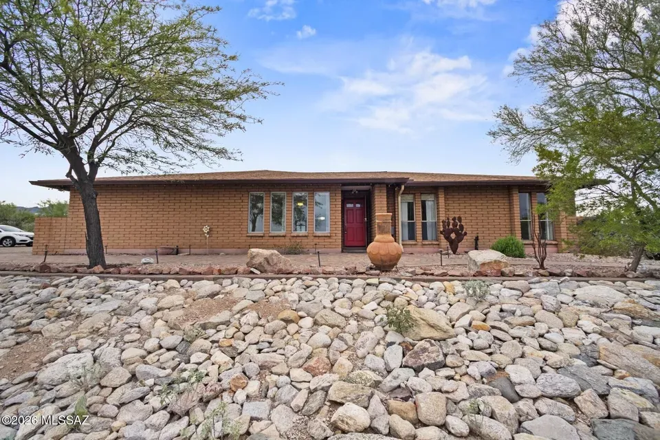 4 Bed 2 Bath Established Mid-Century Residence in Tucson, AZ - 2