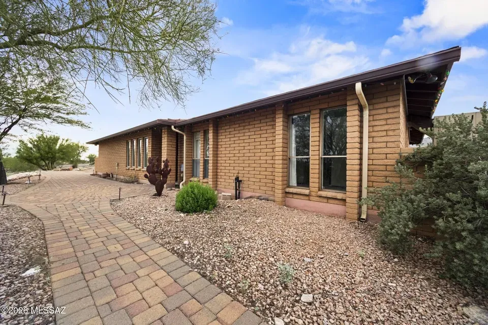 4 Bed 2 Bath Established Mid-Century Residence in Tucson, AZ - 3