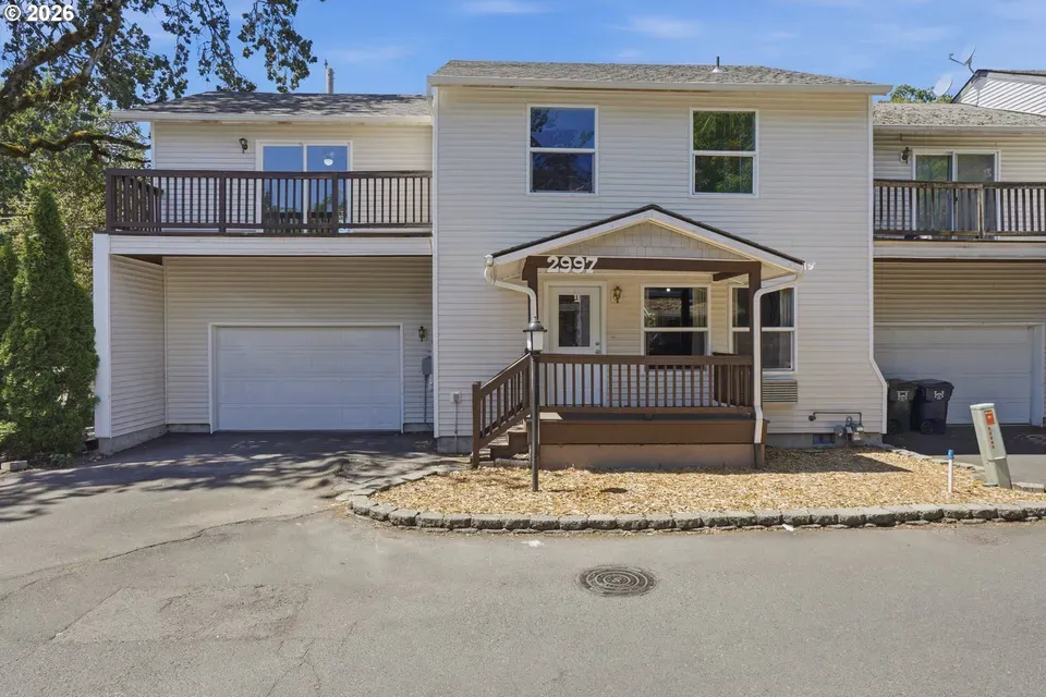 4 Bed 2 Bath Established Multi-Level Townhouse in Beaverton, OR