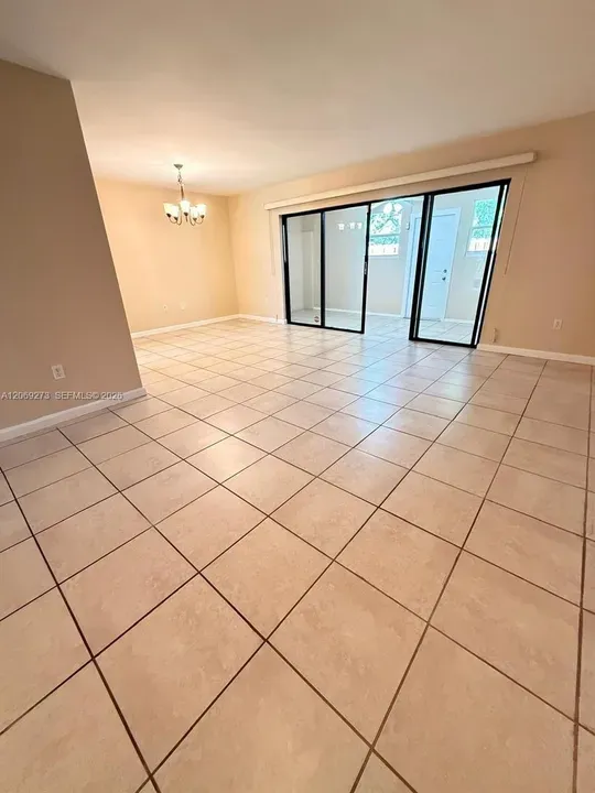 4 Bed 2 Bath Established Multi-Level Townhouse in Hollywood, FL - 5