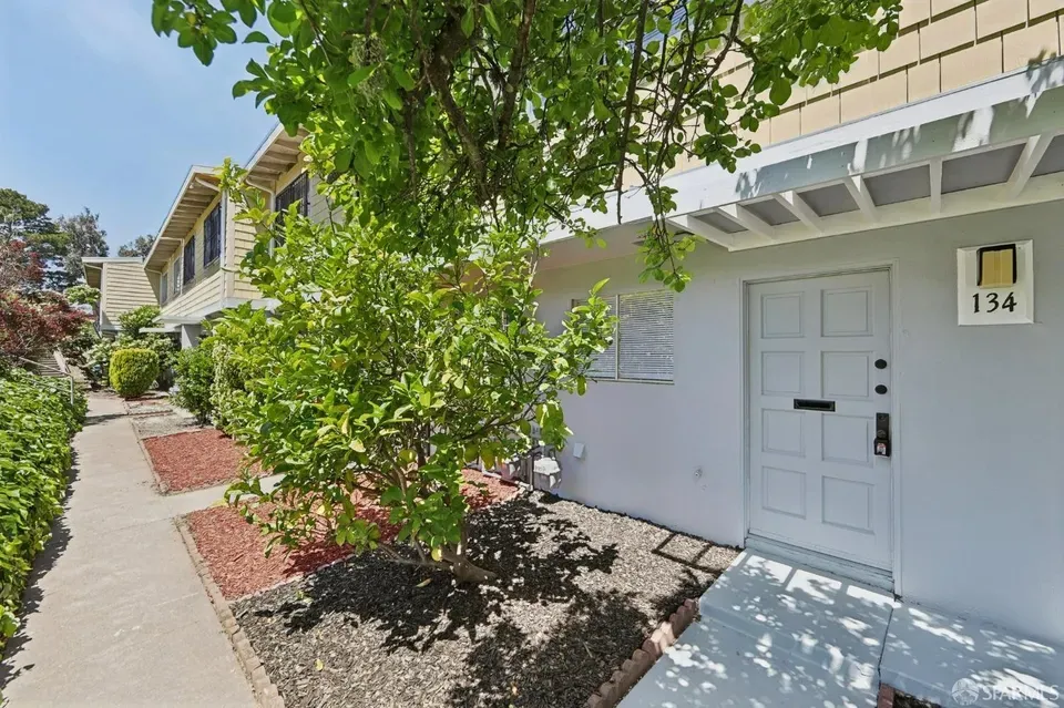 4 Bed 2 Bath Established Multi-Level Townhouse in San Francisco, CA - 3