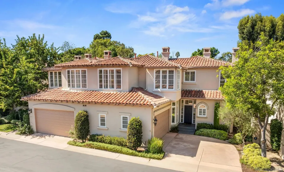 4 Bed 2 Bath Modern Loft Residence in San Diego, CA
