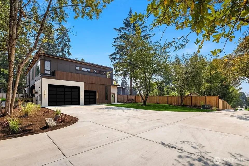 4 Bed 2 Bath Modern Architectural Estate in Bellevue, WA - 1
