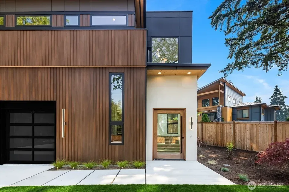 4 Bed 2 Bath Modern Architectural Estate in Bellevue, WA - 2