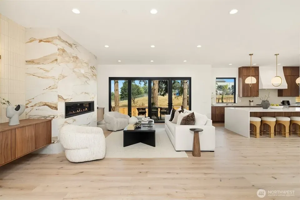 4 Bed 2 Bath Modern Architectural Estate in Bellevue, WA - 4