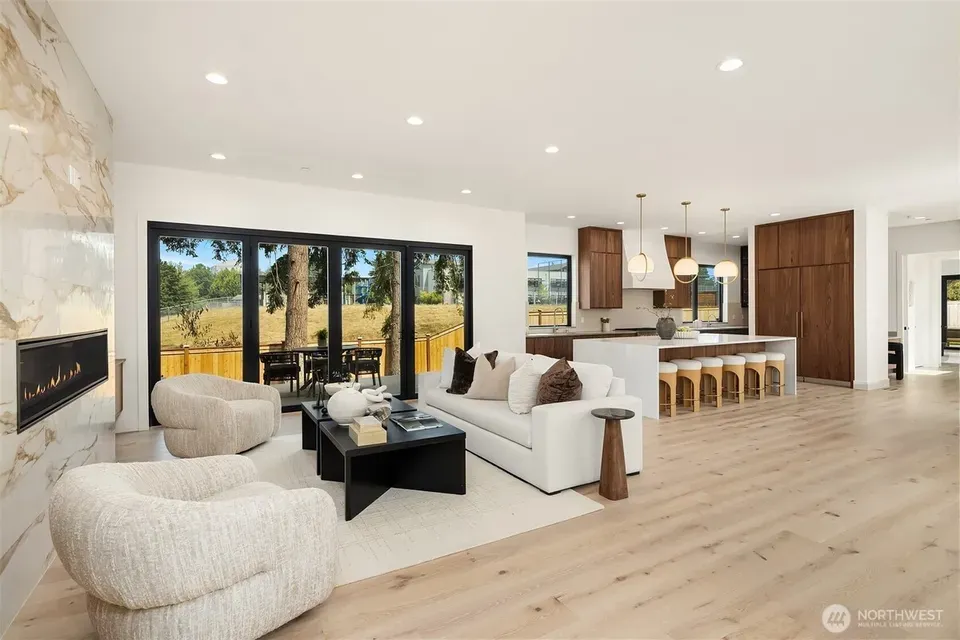 4 Bed 2 Bath Modern Architectural Estate in Bellevue, WA - 5