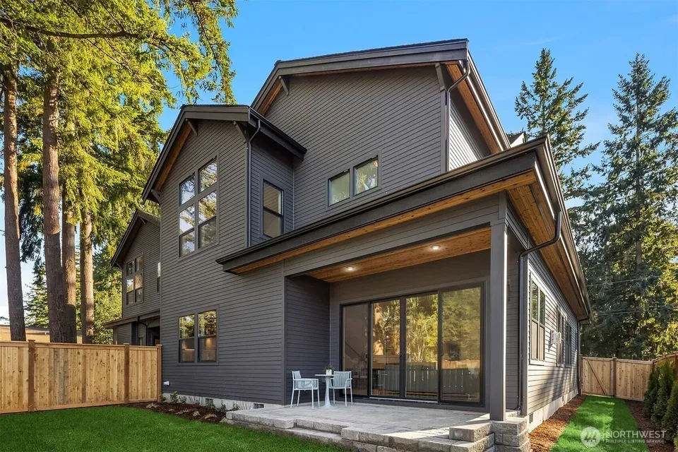 4 Bed 2 Bath Modern Architectural Estate in Bellevue, WA - 2