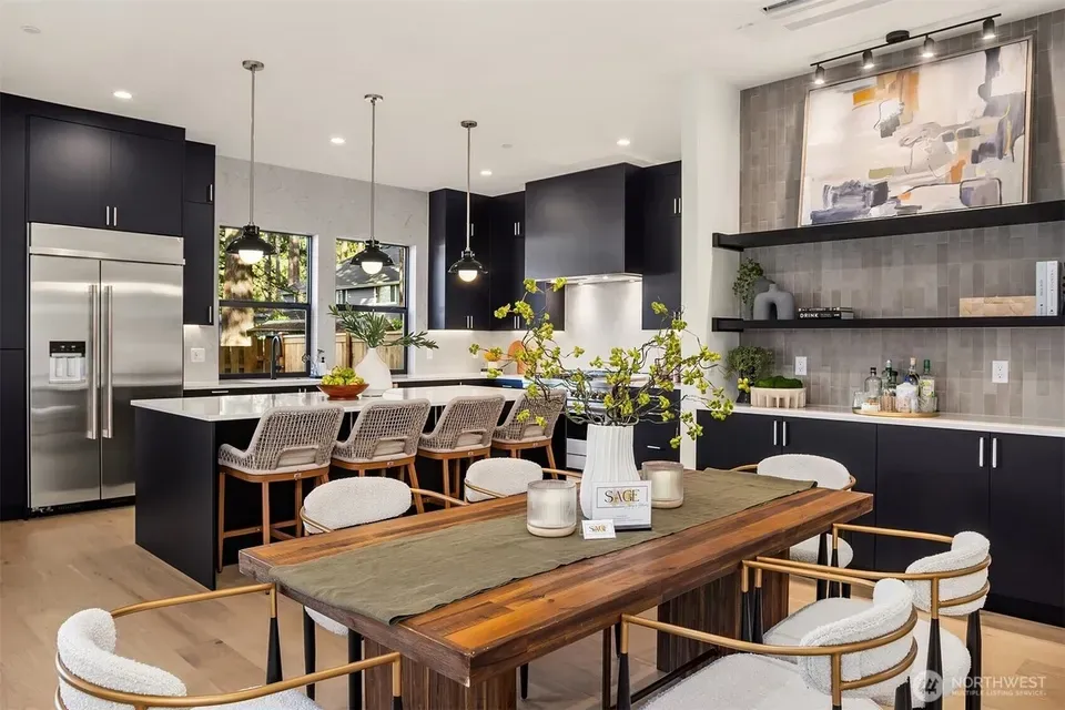 4 Bed 2 Bath Modern Architectural Estate in Bellevue, WA - 4
