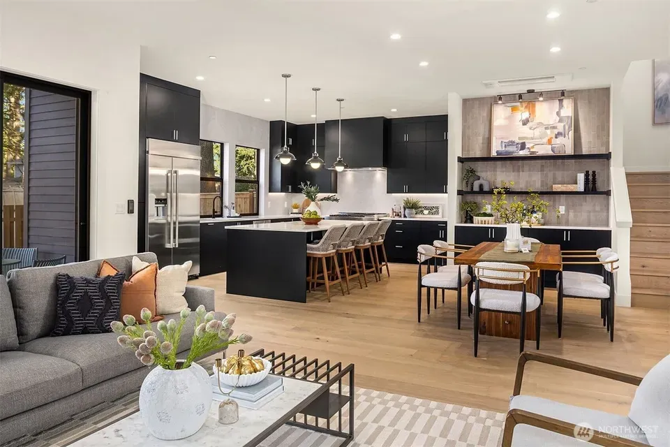 4 Bed 2 Bath Modern Architectural Estate in Bellevue, WA - 5