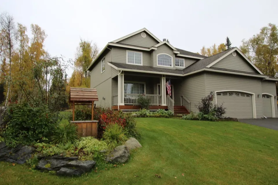 4 Bed 2 Bath Modern Contemporary Residence in Anchorage, AK - 2
