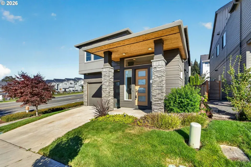 4 Bed 2 Bath Modern Contemporary Residence in Beaverton, OR - 3