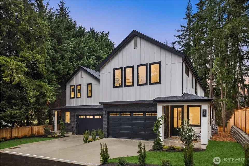 4 Bed 2 Bath Modern Contemporary Residence in Bellevue, WA