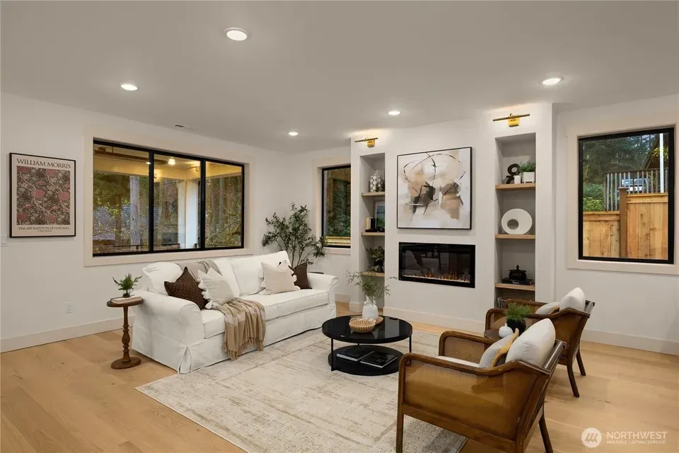 4 Bed 2 Bath Modern Contemporary Residence in Bellevue, WA - 5