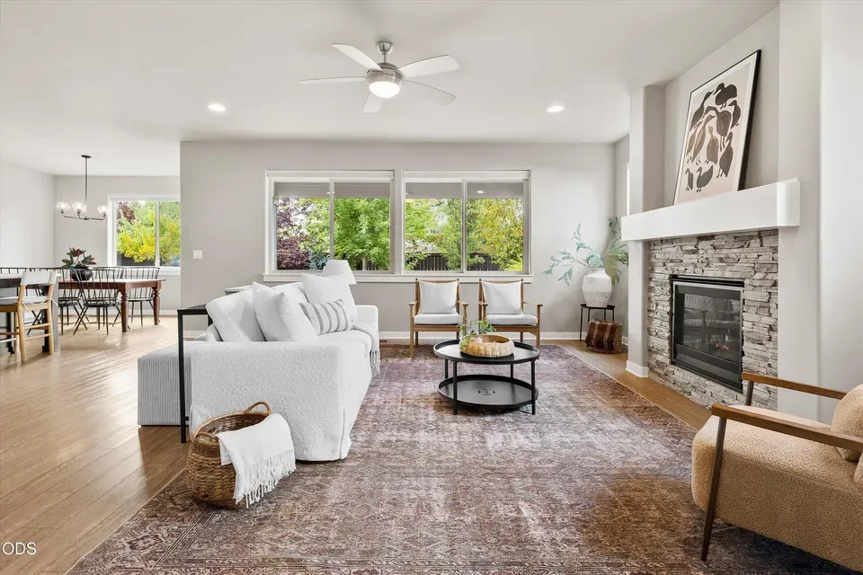 4 Bed 2 Bath Modern Contemporary Residence in Bend, OR