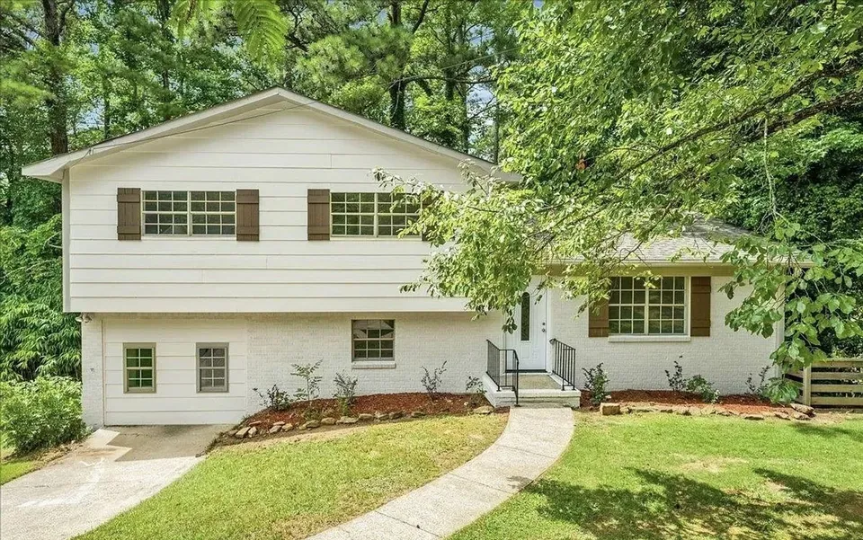 4 Bed 2 Bath Modern Contemporary Residence in Birmingham, AL