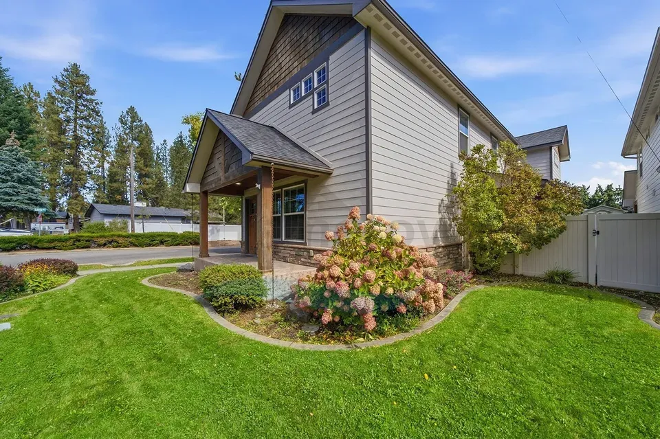 4 Bed 2 Bath Modern Contemporary Residence in Coeur d Alene, ID - 2