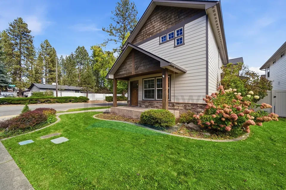 4 Bed 2 Bath Modern Contemporary Residence in Coeur d Alene, ID - 3