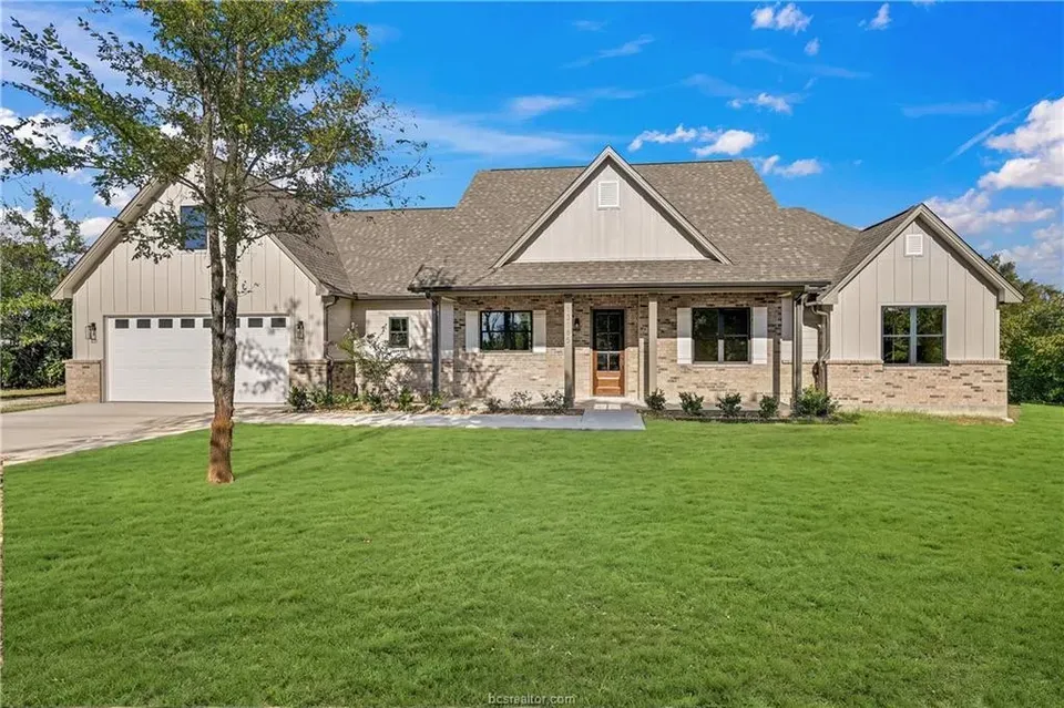 4 Bed 2 Bath Modern Contemporary Residence in College Station, TX - 1