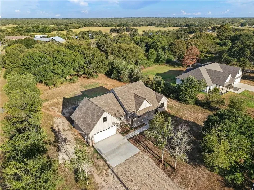 4 Bed 2 Bath Modern Contemporary Residence in College Station, TX - 3