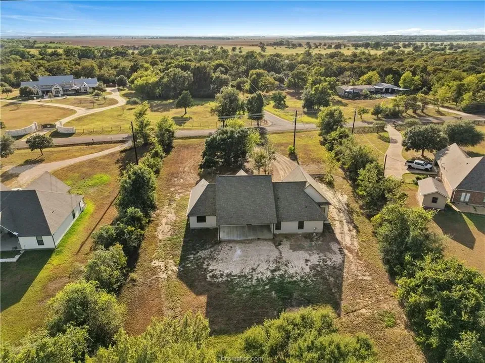 4 Bed 2 Bath Modern Contemporary Residence in College Station, TX - 4