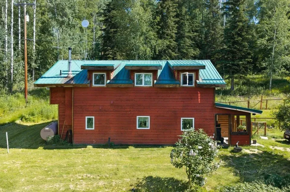 4 Bed 2 Bath Modern Contemporary Residence in Fairbanks, AK - 2