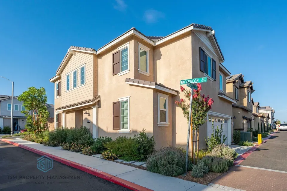 4 Bed 2 Bath Modern Contemporary Residence in Fontana, CA