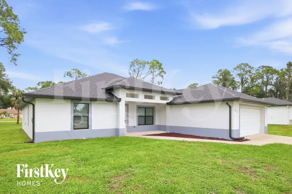 4 Bed 2 Bath Modern Contemporary Residence in Fort Myers, FL - 2