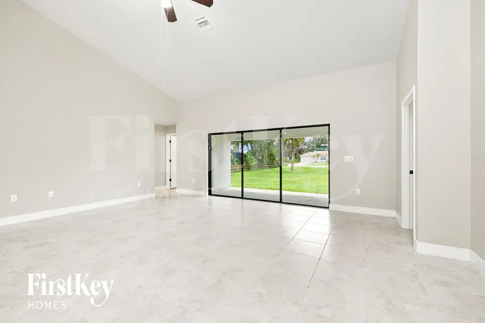 4 Bed 2 Bath Modern Contemporary Residence in Fort Myers, FL - 3