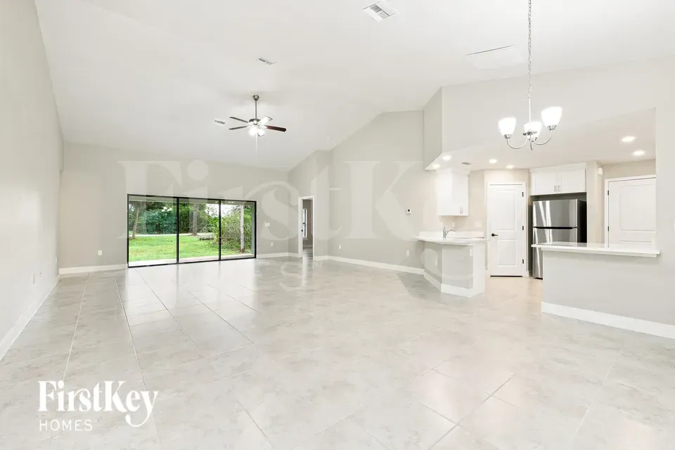 4 Bed 2 Bath Modern Contemporary Residence in Fort Myers, FL - 4