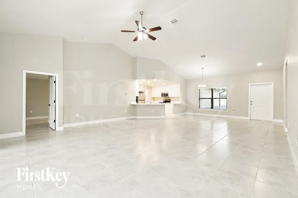 4 Bed 2 Bath Modern Contemporary Residence in Fort Myers, FL - 5