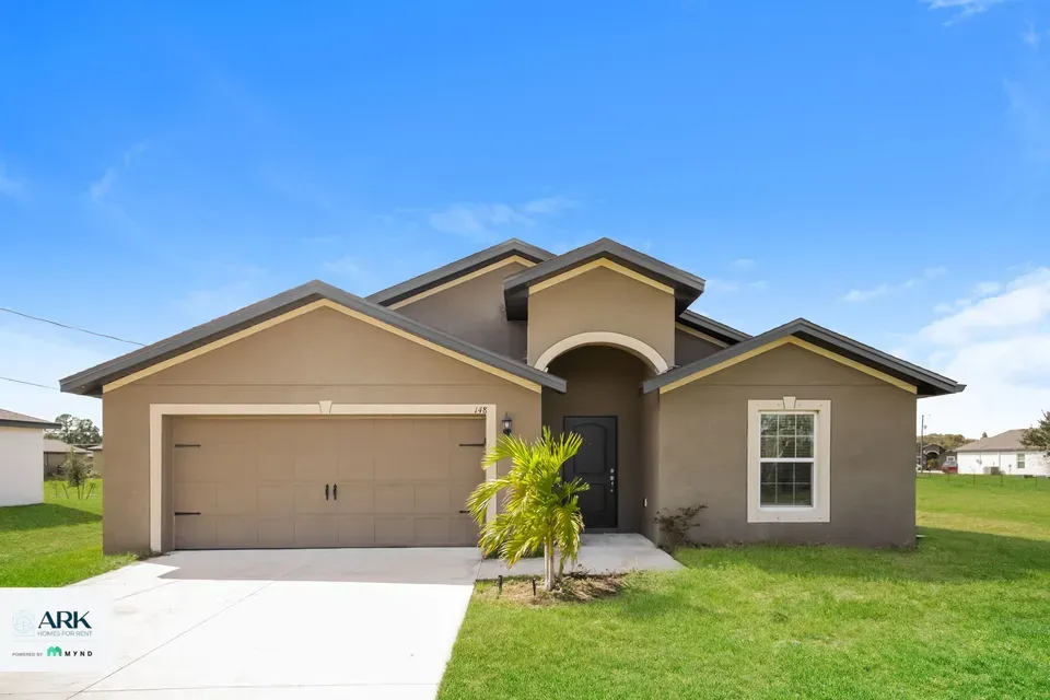 4 Bed 2 Bath Modern Contemporary Residence in Fort Myers, FL