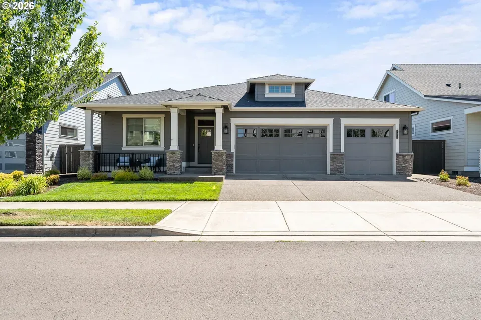 4 Bed 2 Bath Modern Contemporary Residence in Hillsboro, OR - 1