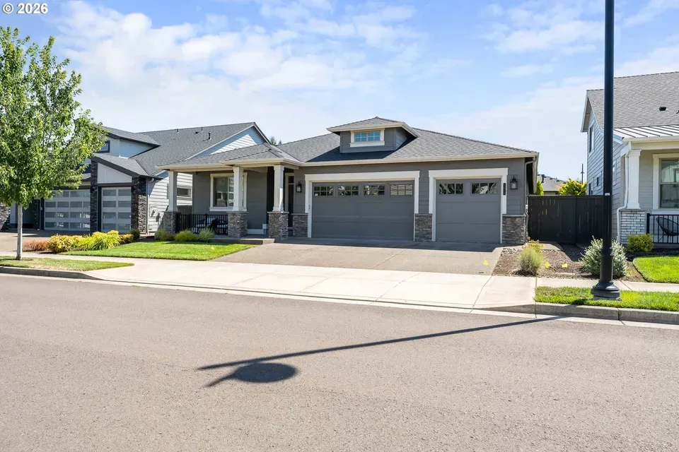 4 Bed 2 Bath Modern Contemporary Residence in Hillsboro, OR - 2