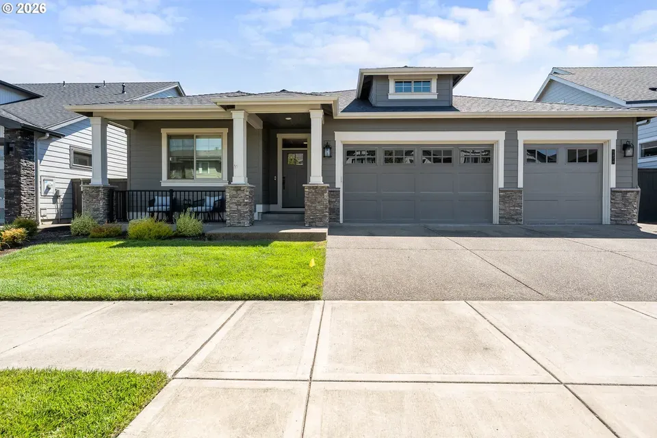 4 Bed 2 Bath Modern Contemporary Residence in Hillsboro, OR - 3