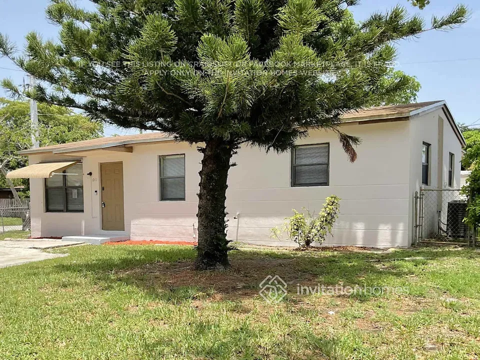 4 Bed 2 Bath Modern Contemporary Residence in Hollywood, FL - 1
