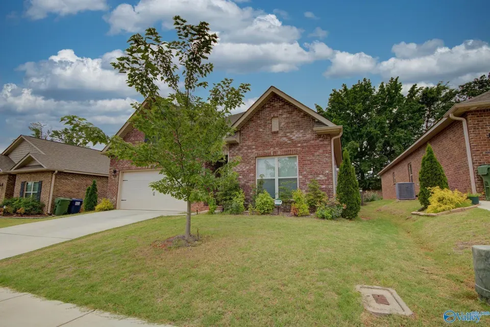 4 Bed 2 Bath Modern Contemporary Residence in Huntsville, AL