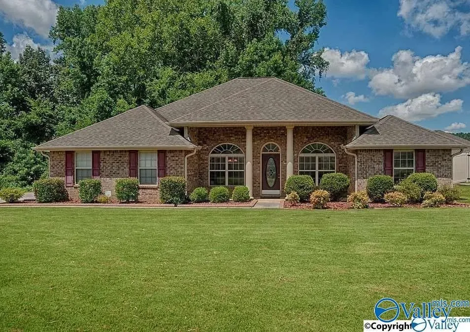 4 Bed 2 Bath Modern Contemporary Residence in Huntsville, AL