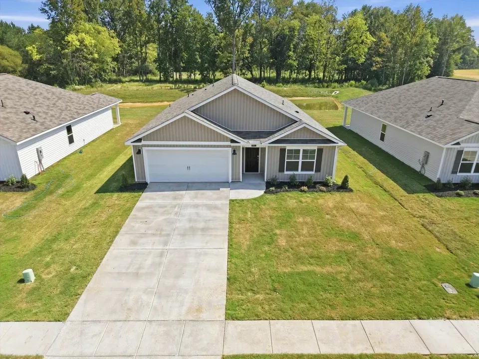 4 Bed 2 Bath Modern Contemporary Residence in Huntsville, AL - 2
