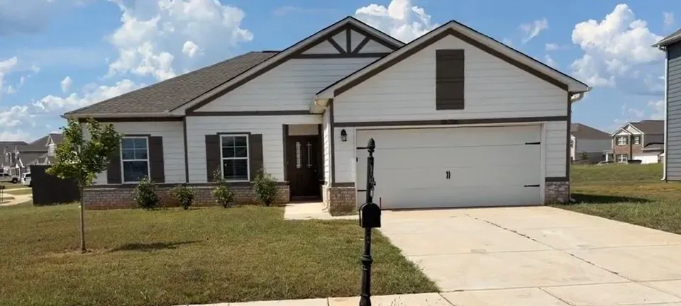 4 Bed 2 Bath Modern Contemporary Residence in Huntsville, AL