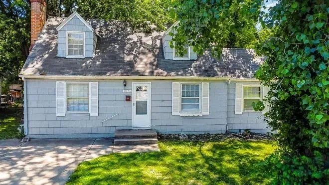 4 Bed 2 Bath Modern Contemporary Residence in Kansas City, KS - 2