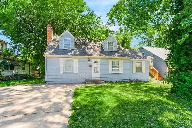 4 Bed 2 Bath Modern Contemporary Residence in Kansas City, KS - 3