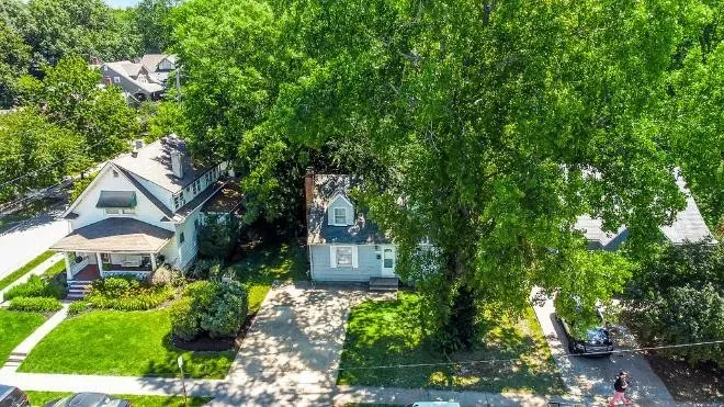 4 Bed 2 Bath Modern Contemporary Residence in Kansas City, KS - 5