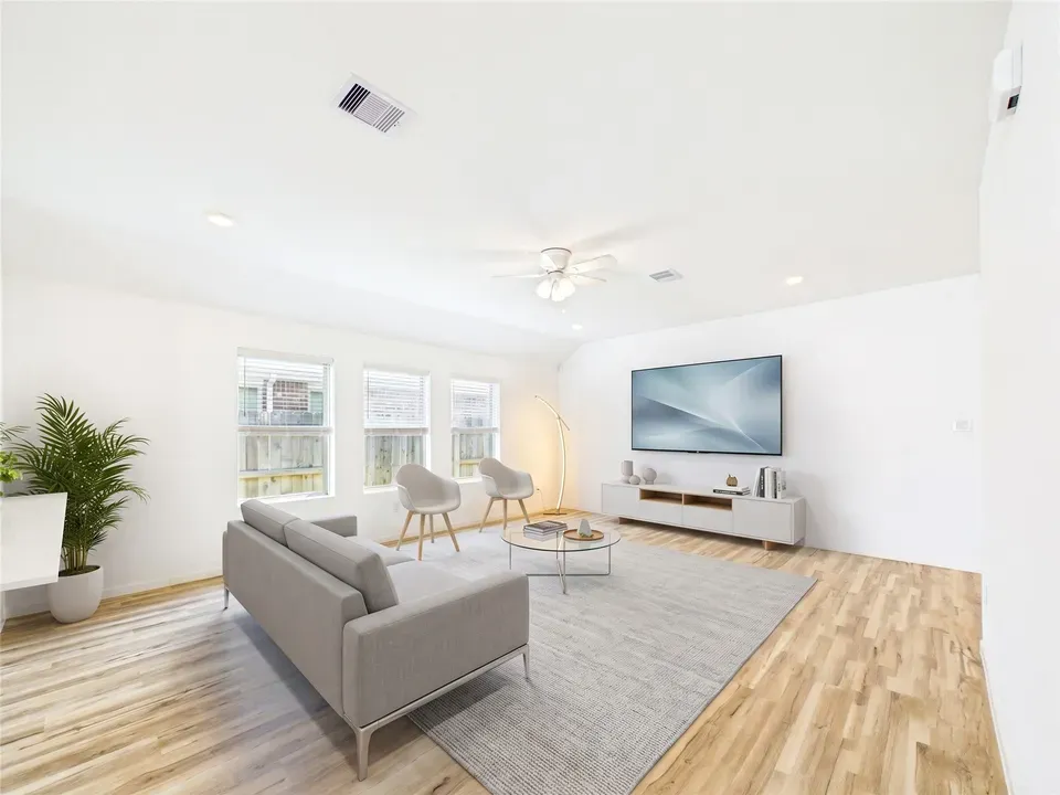 4 Bed 2 Bath Modern Contemporary Residence in League City, TX - 2