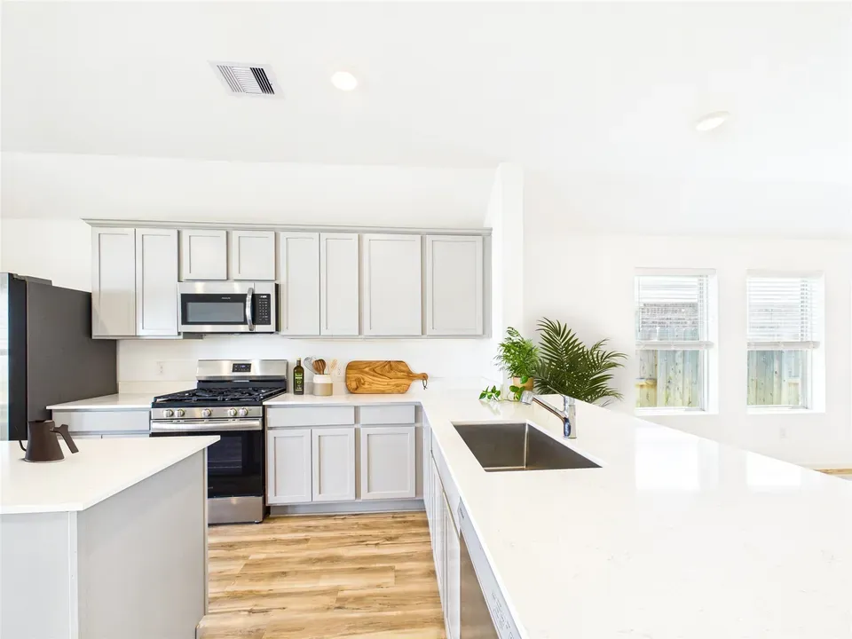 4 Bed 2 Bath Modern Contemporary Residence in League City, TX - 3
